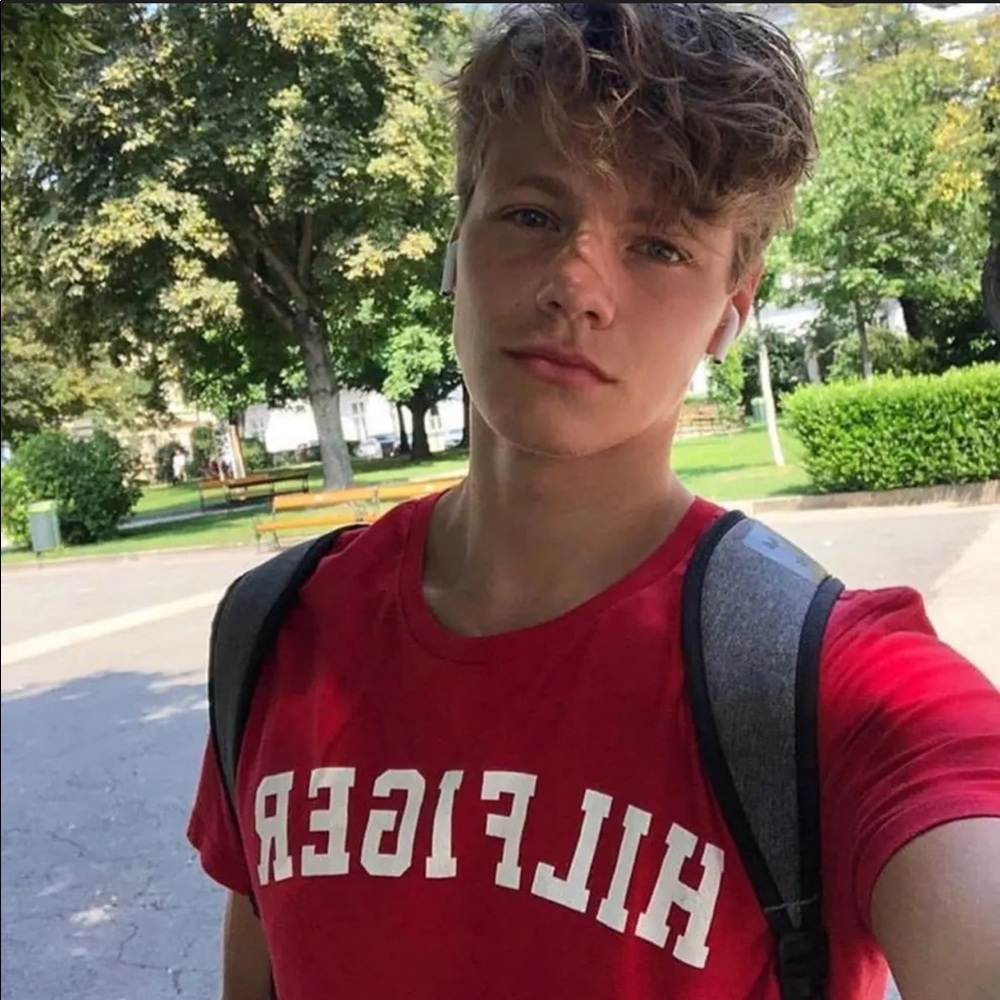 Meet your Posher, Drew